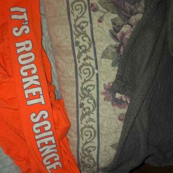 Medium orange nasa crop top - Picture 2 of 2